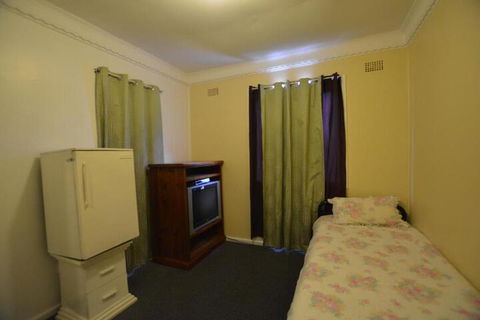 Lukes Cozy Guest House - QLD Tourism 6