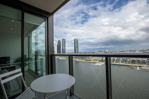 Delightful 2BR Riverview@docklands - Queensland Tourism 3