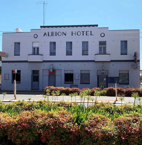 Albion Hotel Motel - Queensland Tourism 1
