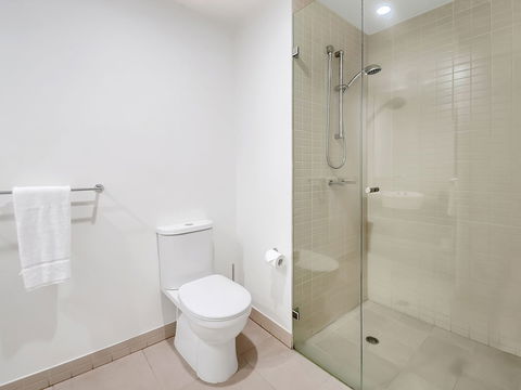 Privately Owned Hotel Room By Cairns Marina 222 - QLD Tourism 6