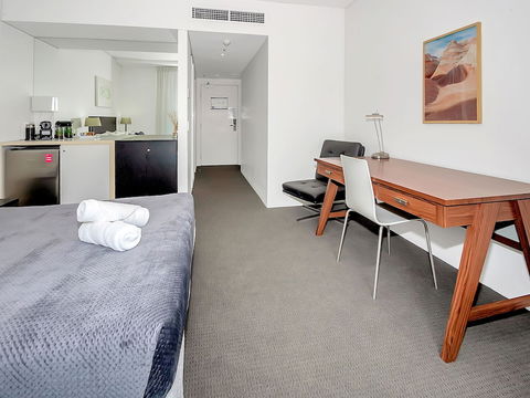 Privately Owned Hotel Room By Cairns Marina 222 - QLD Tourism 3