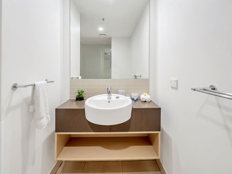 Privately Owned Hotel Room By Cairns Marina 222 - QLD Tourism 4