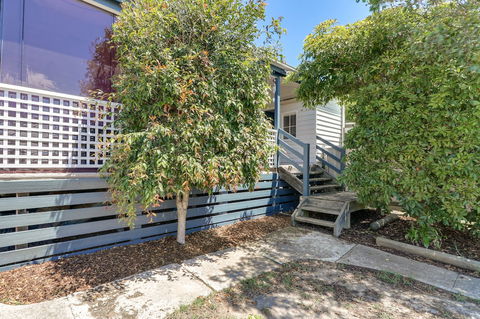 Beacon Cottage - QLD Tourism 0