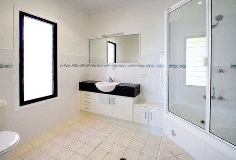 Hideaway Retreat Beach House With Pool - QLD Tourism 5