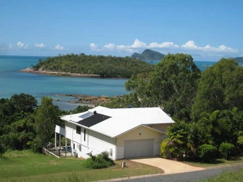 Hideaway Retreat Beach House With Pool - QLD Tourism 0
