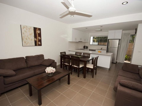 Woodville Beach Townhouse 6 - QLD Tourism 5