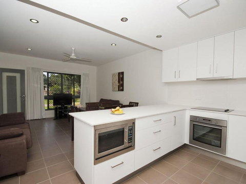 Woodville Beach Townhouse 6 - QLD Tourism 6