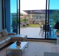 Melbourne Holiday Apartments Flinders Wharf - Queensland Tourism
