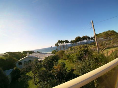3 Bay Lane - QLD Tourism 0