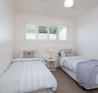 The White House Central Coolum with Spectacular Ocean Views  WiFi