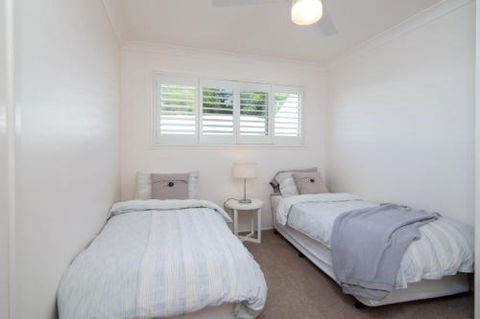 The White House Central Coolum With Spectacular Ocean Views & WiFi - Queensland Tourism 0