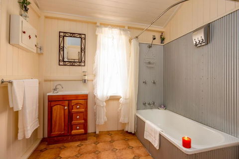 Dillons Cottage - QLD Tourism 2