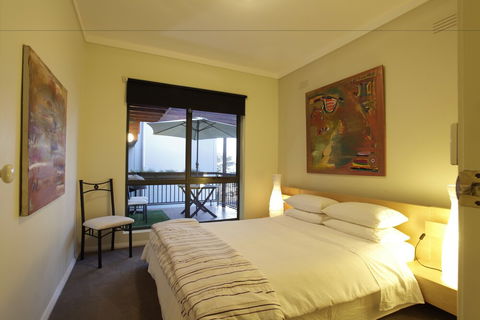 La Mer Sea View Apartment - QLD Tourism 0