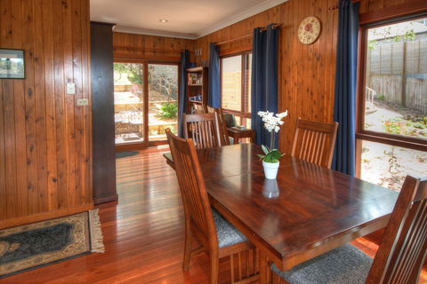Glendell Cottage - QLD Tourism 3