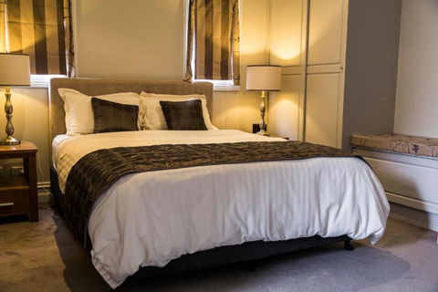 Simmers Serviced Apartments - Queensland Tourism 3