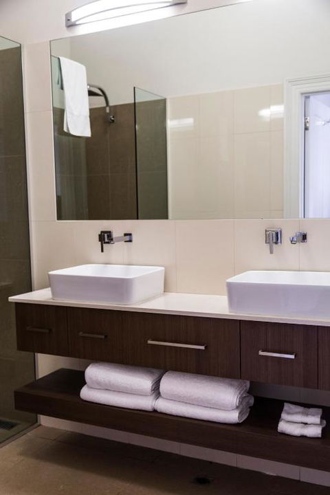 Simmers Serviced Apartments - Queensland Tourism 4