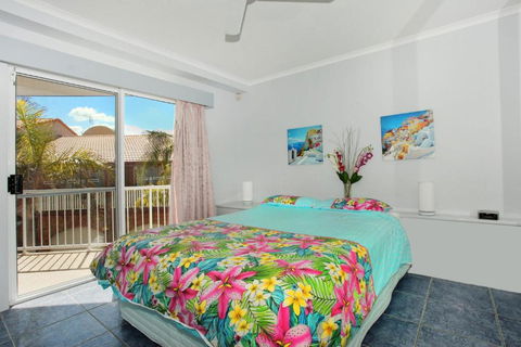 Unit 4 Coolum Sands Apartments 34 First Avenue Coolum Beach 400 BOND LINEN SUPPLIED - Queensland Tourism 1