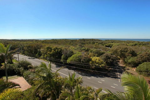 Unit 4 Coolum Sands Apartments 34 First Avenue Coolum Beach 400 BOND LINEN SUPPLIED - Queensland Tourism 3