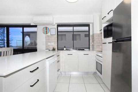 Unit 5 Phoenix Apartments 1736 David Low Way Coolum Beach LINEN INCLUDED 500 Bond - Queensland Tourism 2