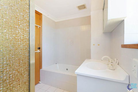 Ballingalla Apartments By The Golf Course - QLD Tourism 6