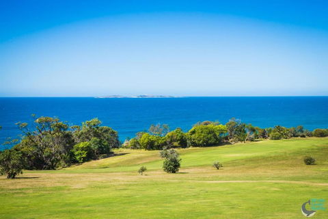 Ballingalla Apartments By The Golf Course - QLD Tourism 3