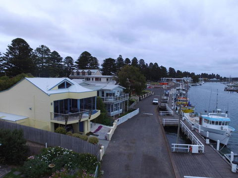 The Waterfront Apartment - Queensland Tourism 2