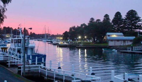 The Waterfront Apartment - Queensland Tourism 3