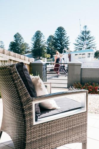 The Waterfront Apartment - Queensland Tourism 4