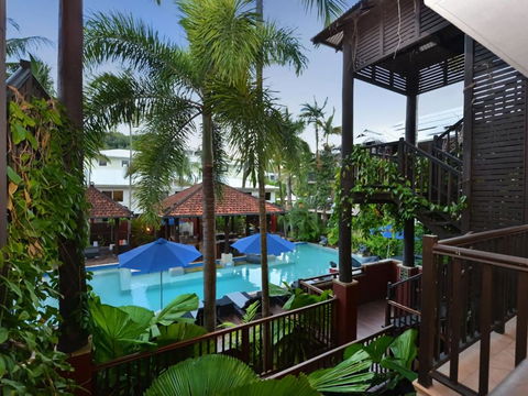 Poolside At Hibiscus - Queensland Tourism 6