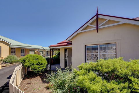 Avalon Cottage - Queensland Tourism 1