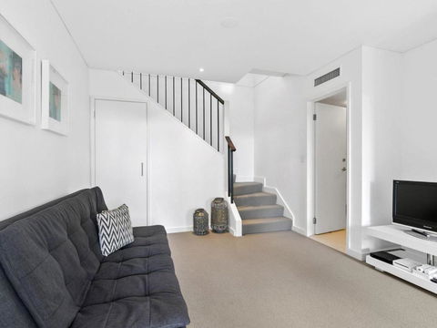 LORNE CHALET APARTMENT 11 Odyssea - QLD Tourism 1