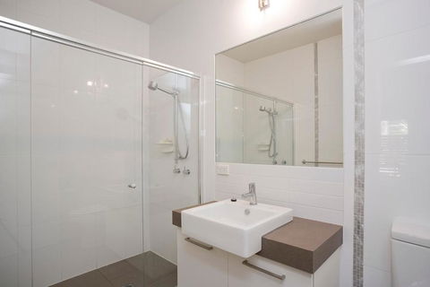 Exclusive Anglesea River Beach Apartment - QLD Tourism 2