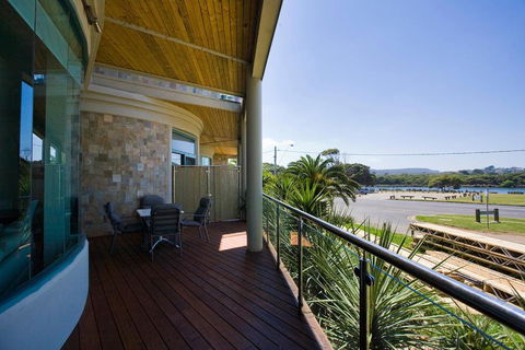 Exclusive Anglesea River Beach Apartment - QLD Tourism 4