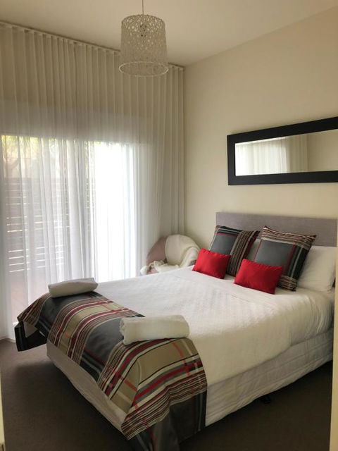 Exclusive Anglesea River Beach Apartment - QLD Tourism 3