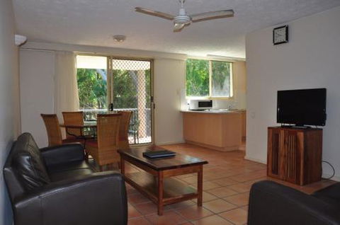 32 / 15 Rainbow Shores Unit Overlooking Bushland With Shared Swimming Pool Spa & Tennis Court - Queensland Tourism 1