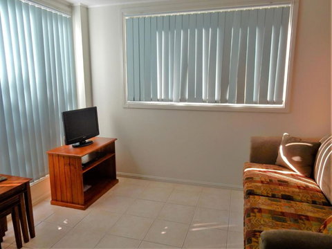 Ocean 1 / 38 Oceans Apartment - QLD Tourism 4