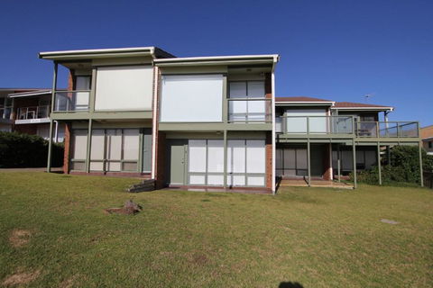Southern Sands Beachfront Apartments - Queensland Tourism 5