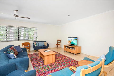 18 Naiad Court Rainbow Shores Modern Beach House Walk To Beach - Queensland Tourism 5