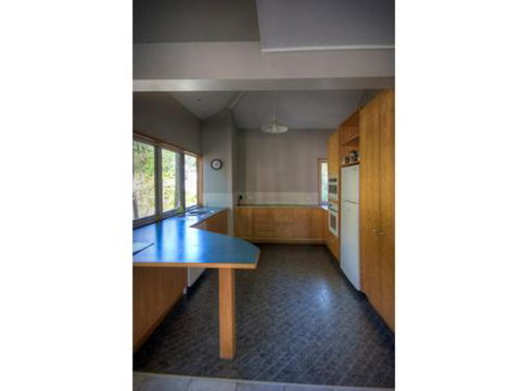 6 Satinwood Drive Rainbow Shores Stylish Beach House Free WiFi - Queensland Tourism 5
