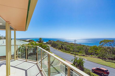 Rainbow Views Rainbow Beach Stunning Ocean Views & A Swimming Pool - Queensland Tourism 4