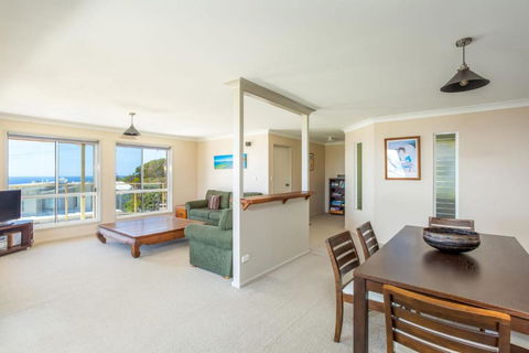 Rainbow Views Rainbow Beach Stunning Ocean Views & A Swimming Pool - Queensland Tourism 3