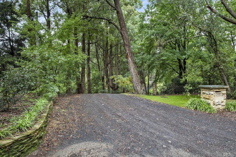 NUNGAROO COTTAGE - QLD Tourism 1