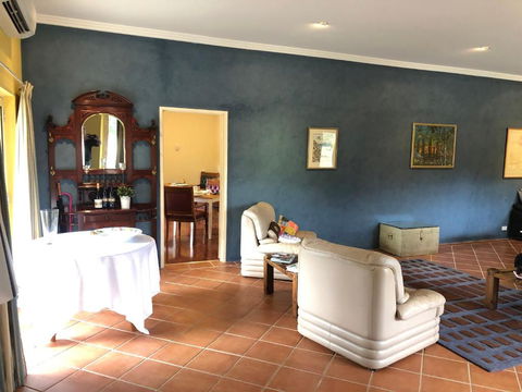 Gundaroo Manor Bed & Breakfast - QLD Tourism 4