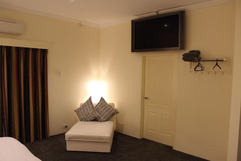 Gundaroo Manor Bed & Breakfast - QLD Tourism 5