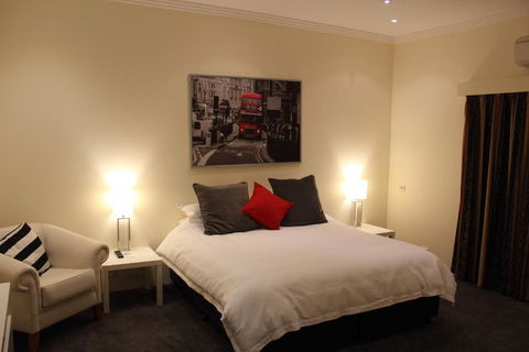 Gundaroo Manor Bed & Breakfast - QLD Tourism 3