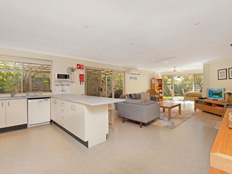 Pet Friendly Beach Home - QLD Tourism 4