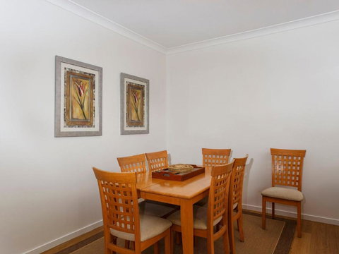 Three Bedroom Townhouse - QLD Tourism 6