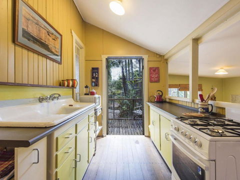 Little Beach House - Queensland Tourism 2