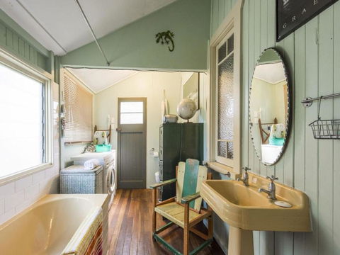 Little Beach House - Queensland Tourism 6