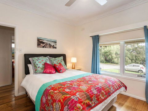 OCEAN SOUNDS Anglesea - QLD Tourism 5